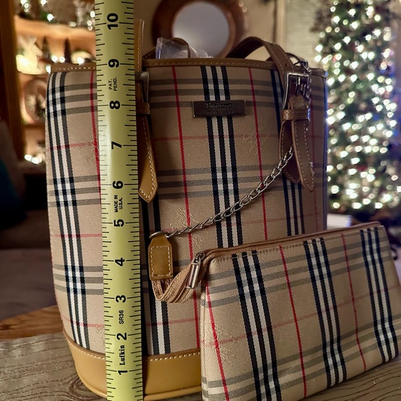 Iconic Designer Plaid Bucket Shoulder Bag with Attached Wallet Perfect NEW - Picture 11 of 16